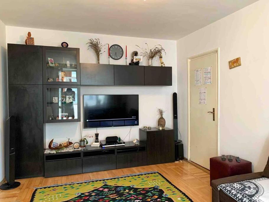 Central Apartment Muncii Area Netflix Букурещ Екстериор снимка