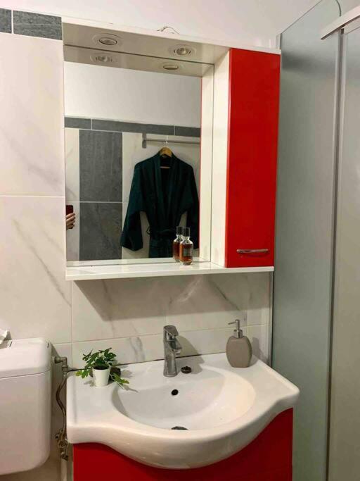 Central Apartment Muncii Area Netflix Букурещ Екстериор снимка